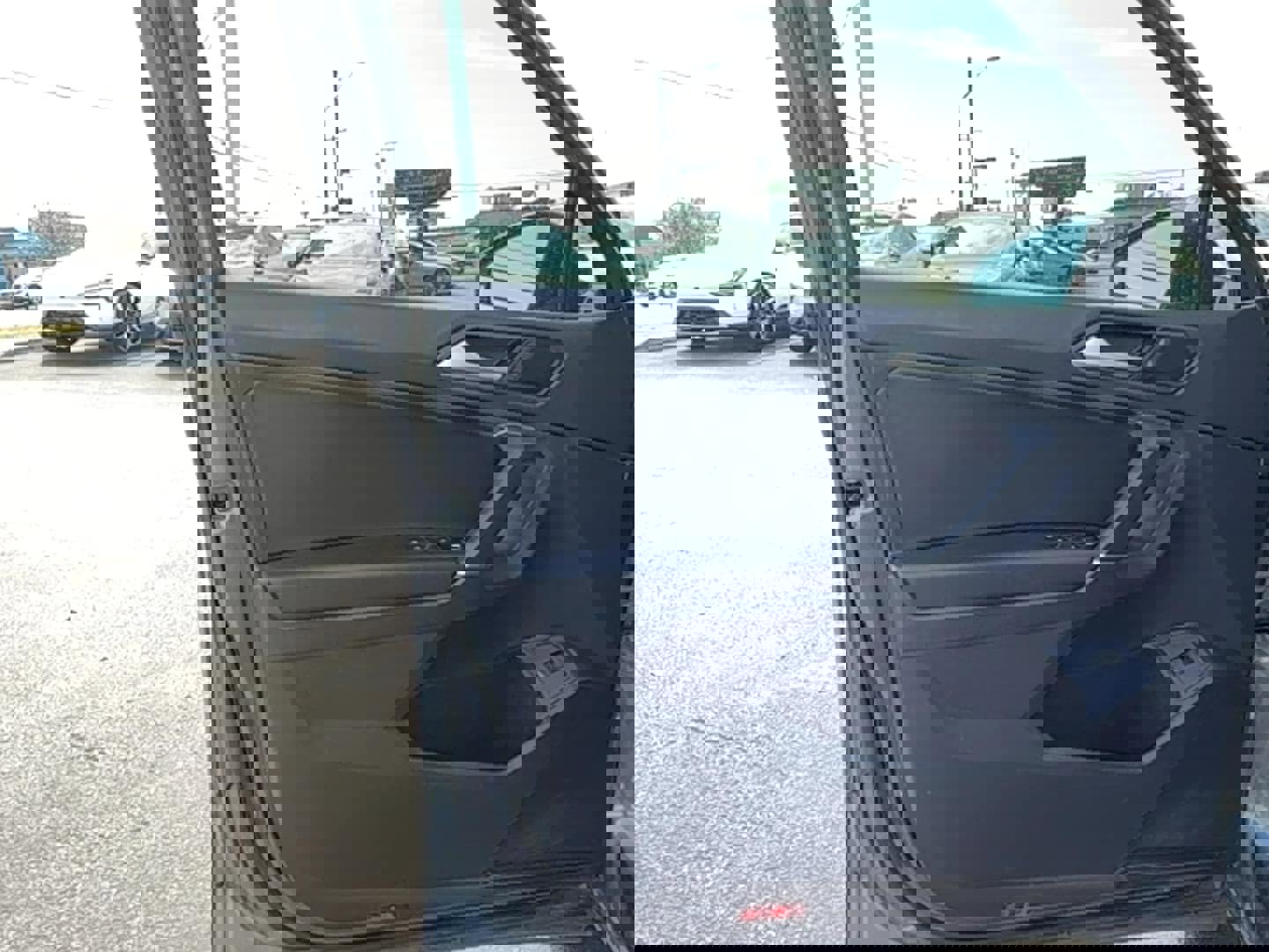 Used 2020 Volkswagen Tiguan SEL image 9