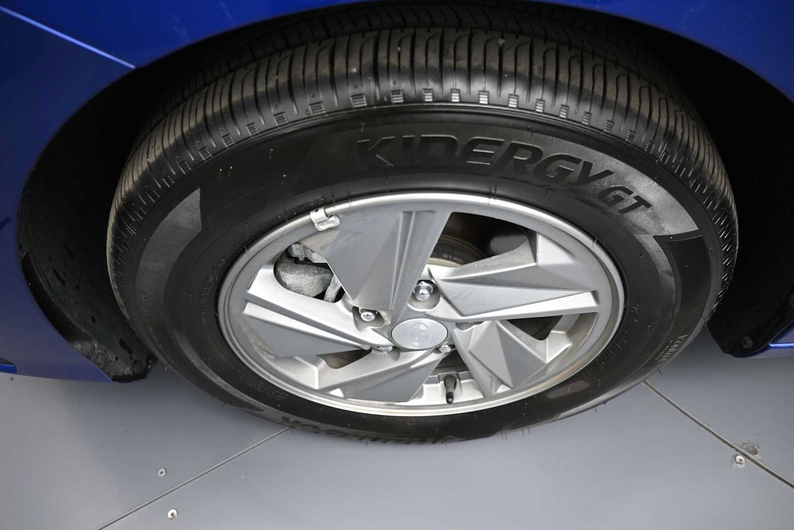 Certified 2025 Hyundai Elantra SE FWD image 13