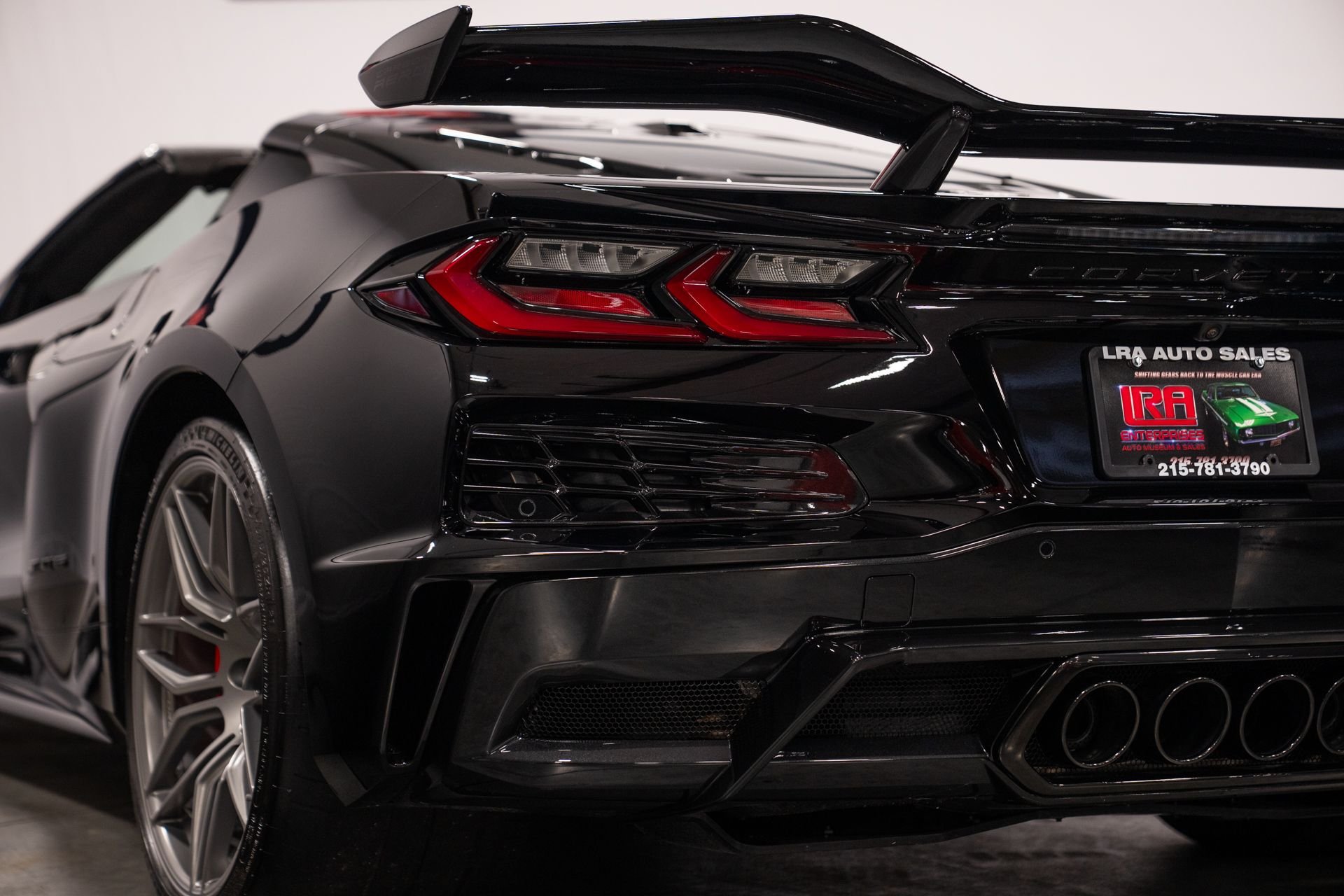 Used 2023 Chevrolet Corvette Z06 w/ Z07 Performance Package RWD image 11