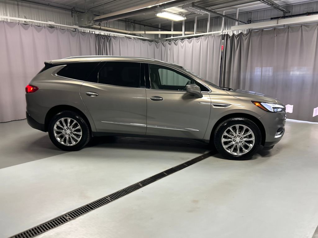 Used 2018 Buick Enclave Essence w/ Trailering Package AWD/4WD image 8