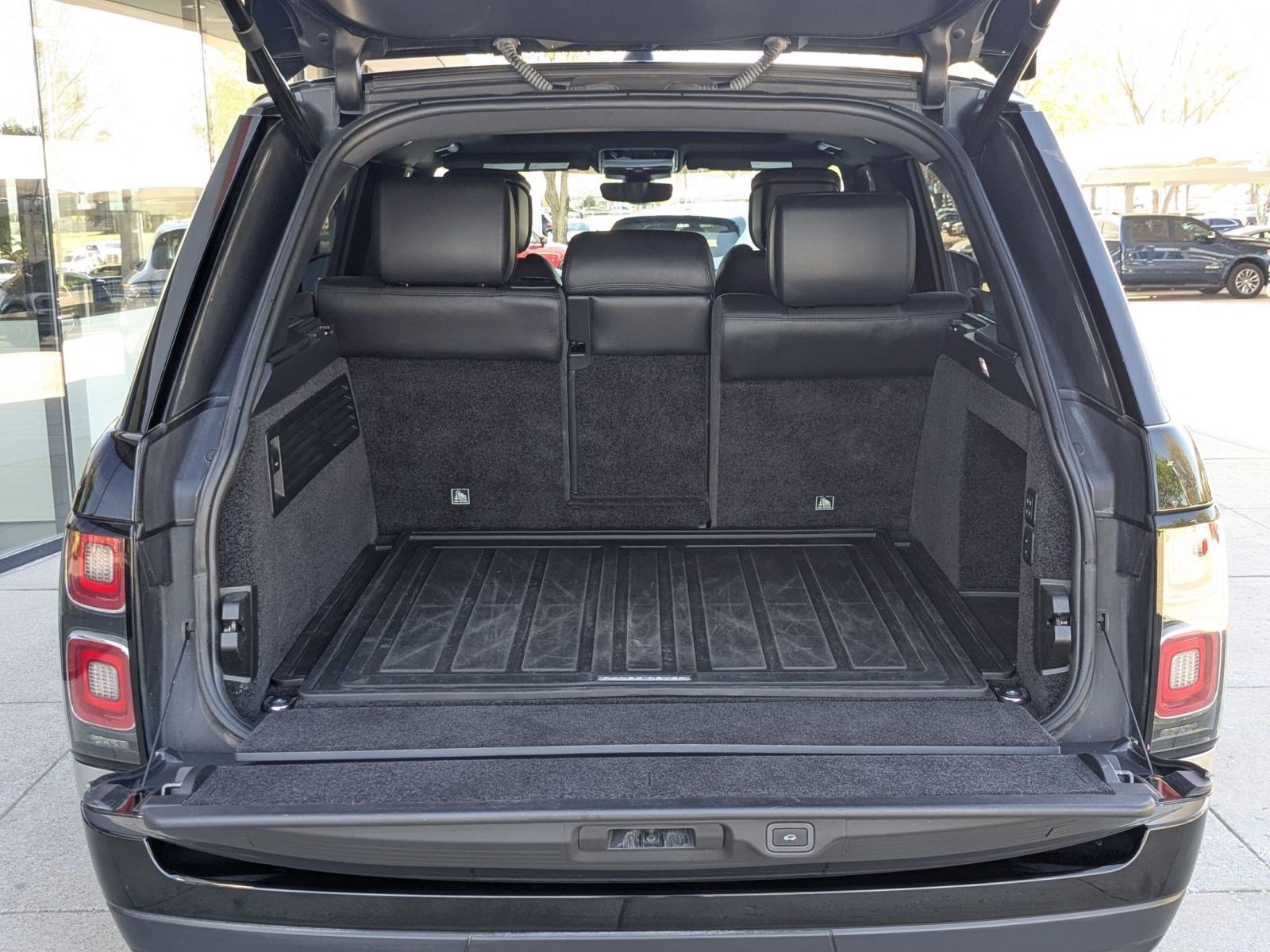 Used 2019 Land Rover Range Rover Long Wheelbase Supercharged image 22