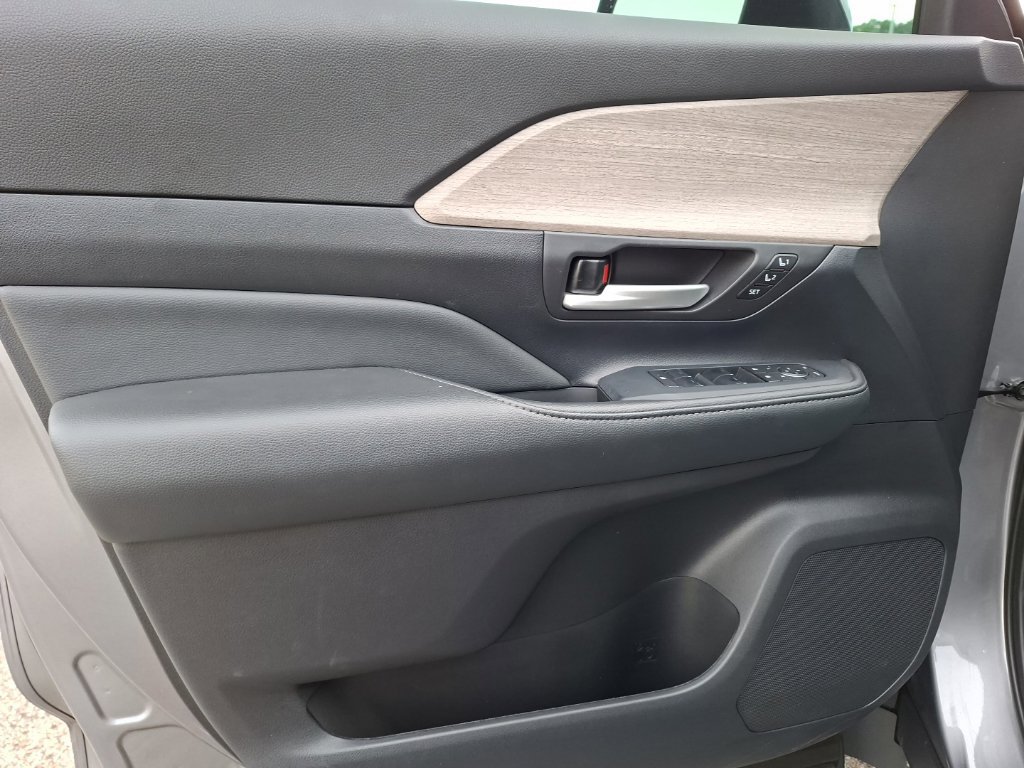 Used 2026 Toyota Grand Highlander AWD image 11
