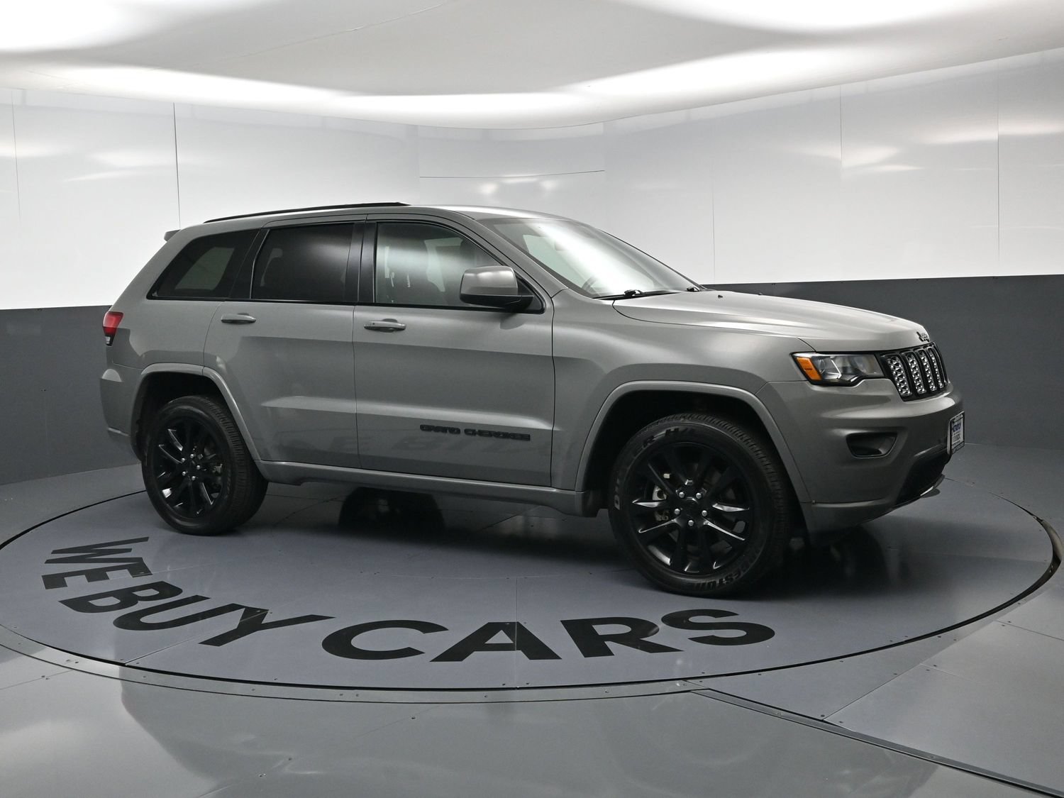 Used 2021 Jeep Grand Cherokee Laredo X AWD/4WD image 2
