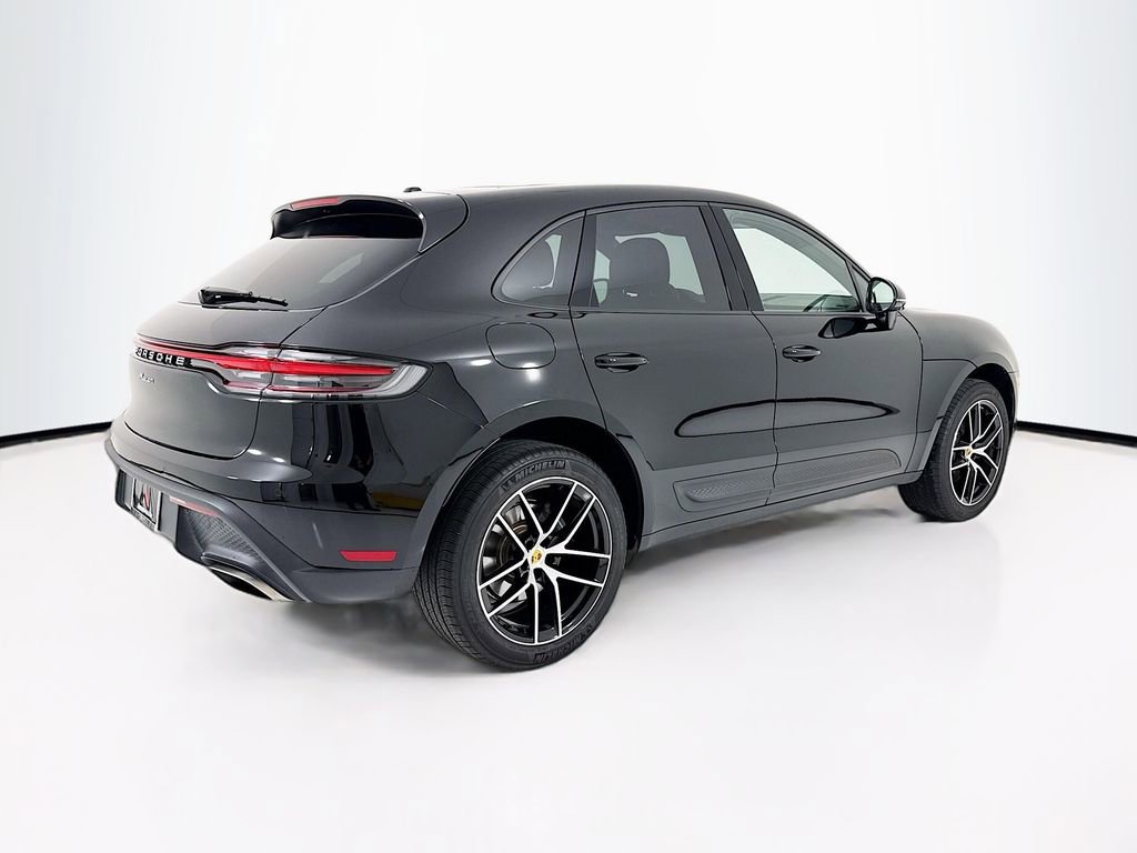 Certified 2025 Porsche Macan AWD/4WD image 9