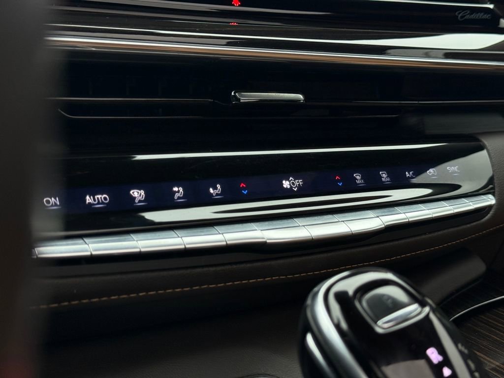 Used 2021 Cadillac Escalade Premium Luxury image 40