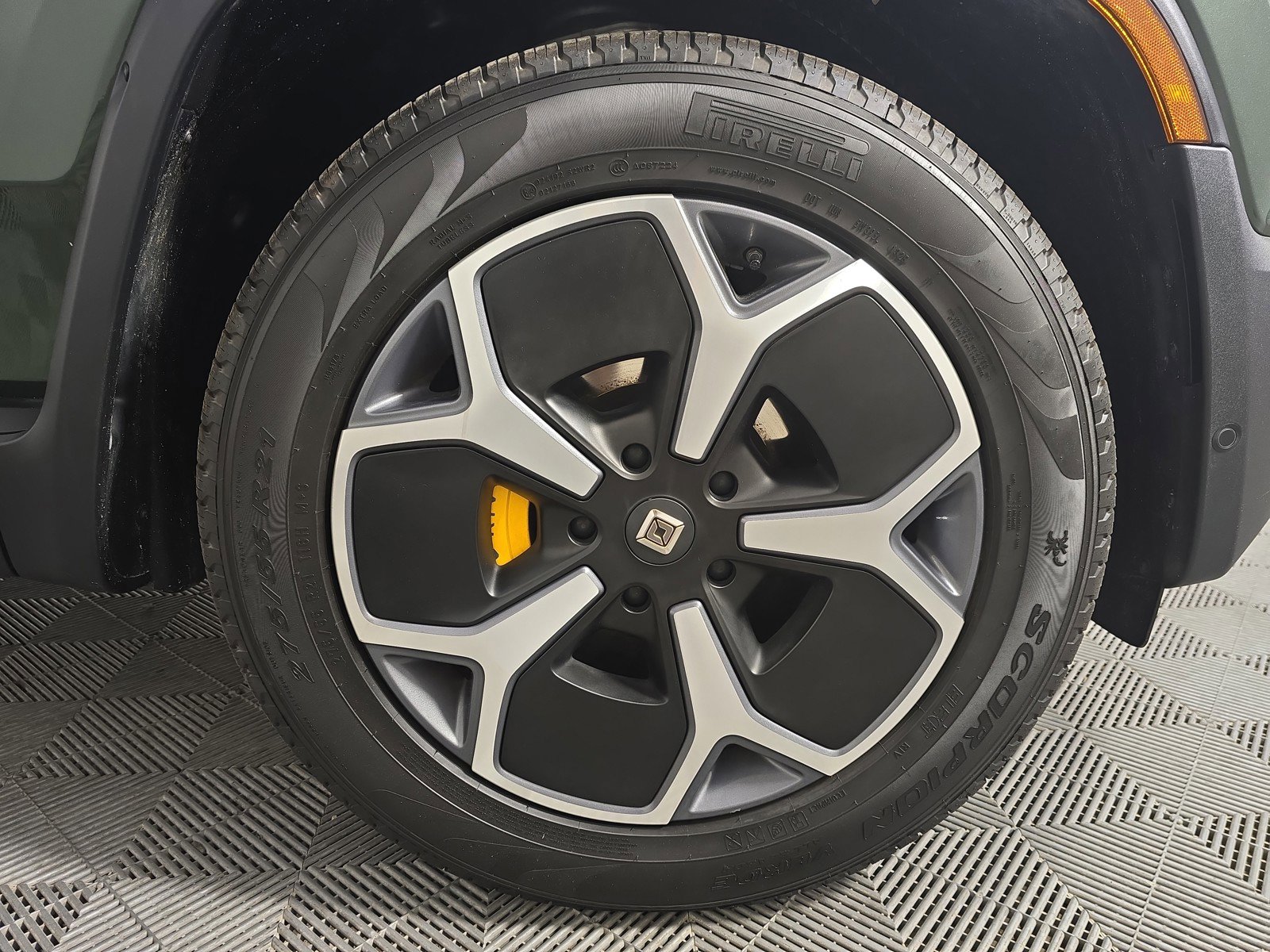 Used 2023 Rivian R1S Adventure AWD/4WD image 12