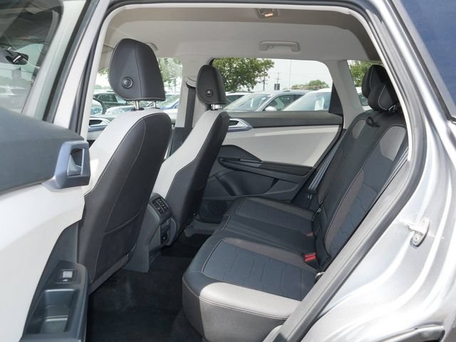 Certified 2025 Volkswagen Taos SE AWD/4WD image 17