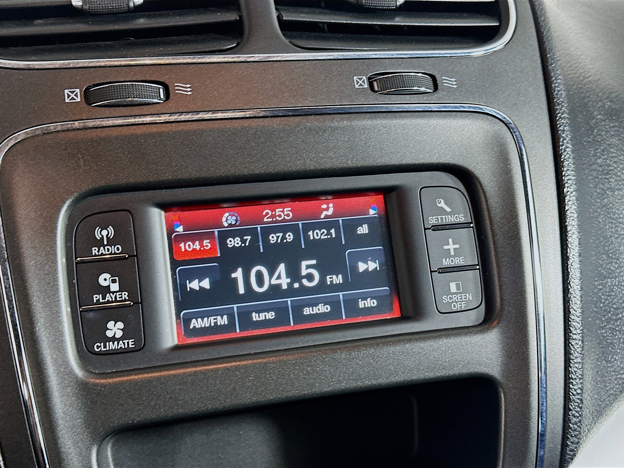 Used 2019 Dodge Journey SE image 21