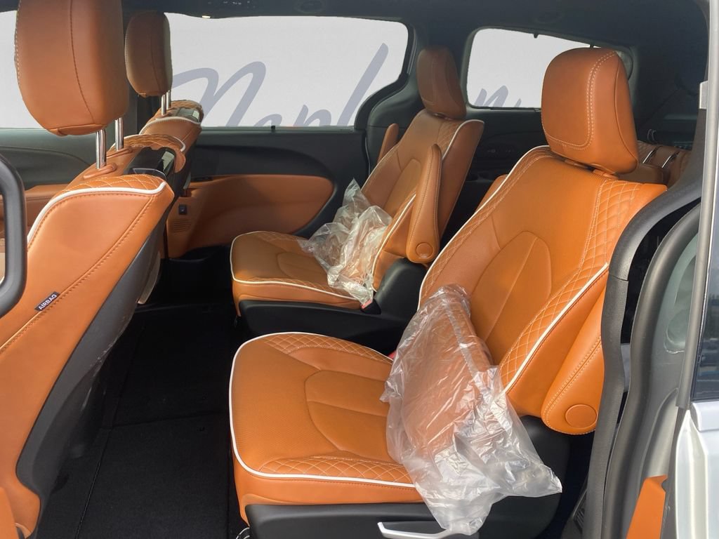 Used 2024 Chrysler Pacifica Pinnacle FWD image 30