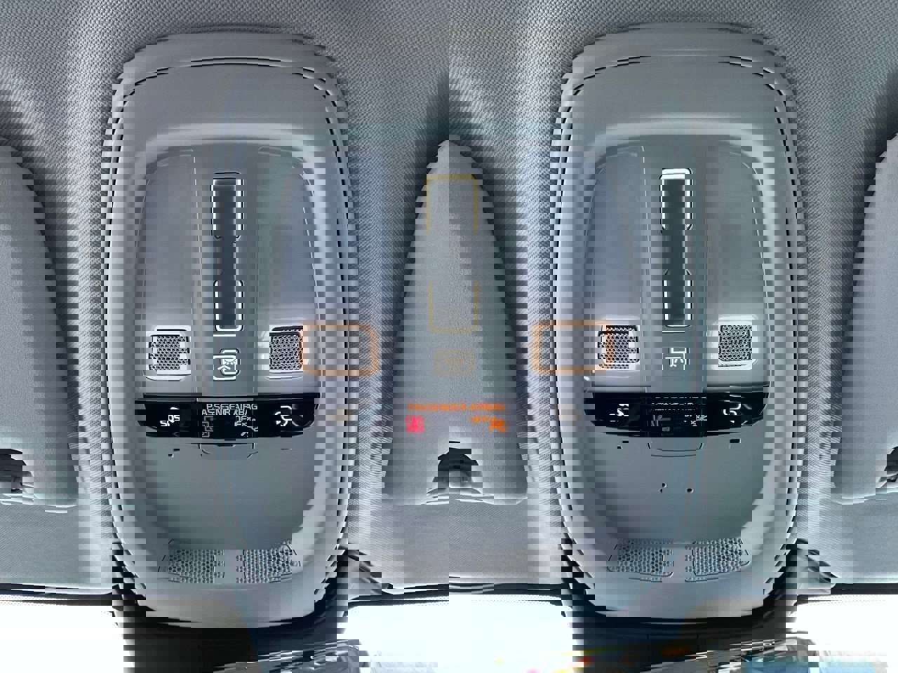 Used 2025 Volvo V60 B5 Cross Country Plus image 16