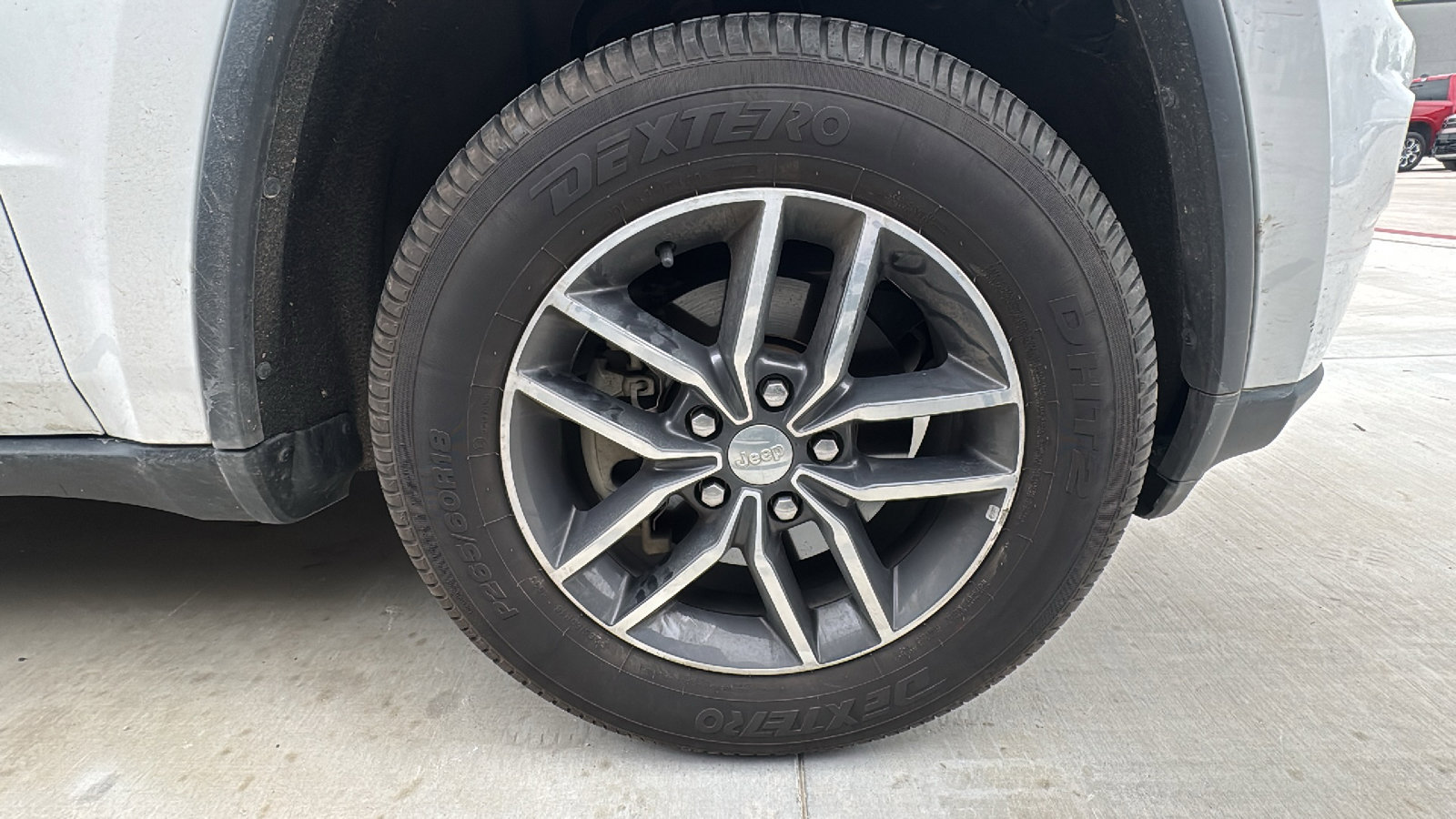 Used 2018 Jeep Grand Cherokee Laredo RWD image 18
