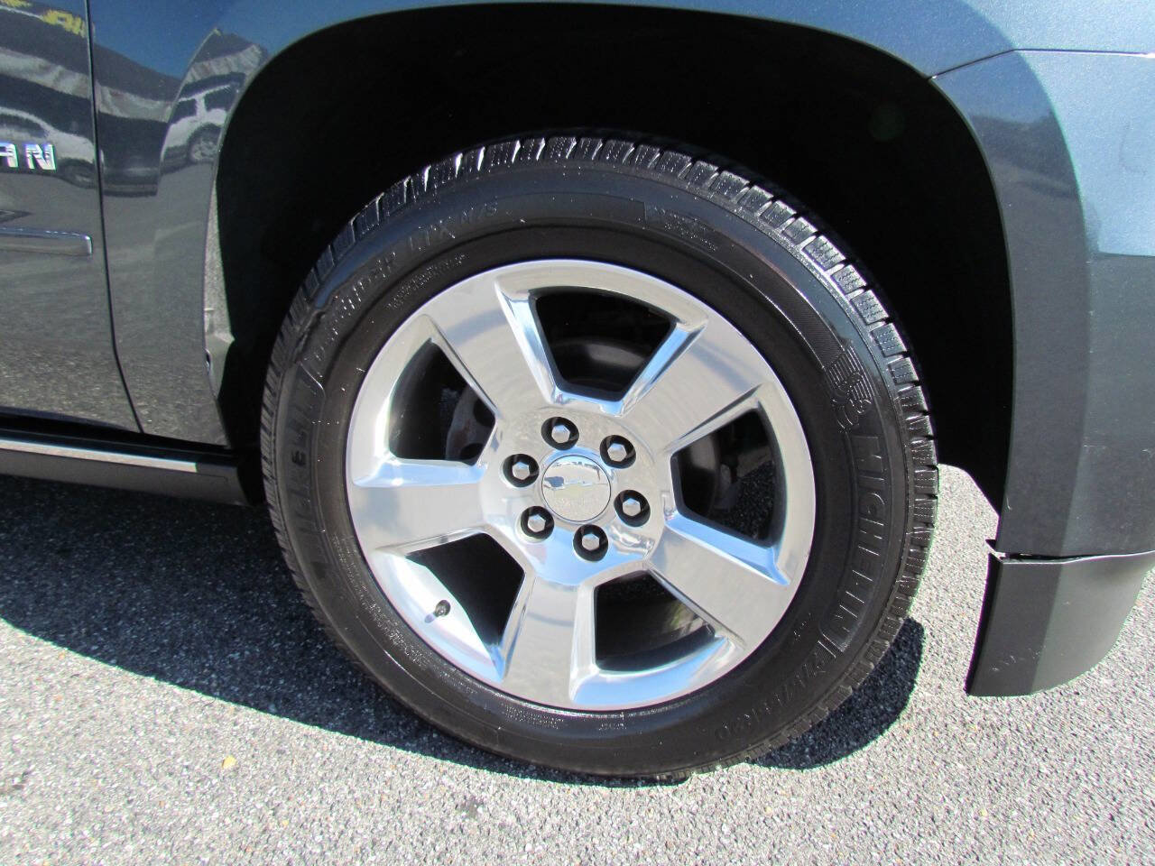 Used 2019 Chevrolet Suburban Premier image 28