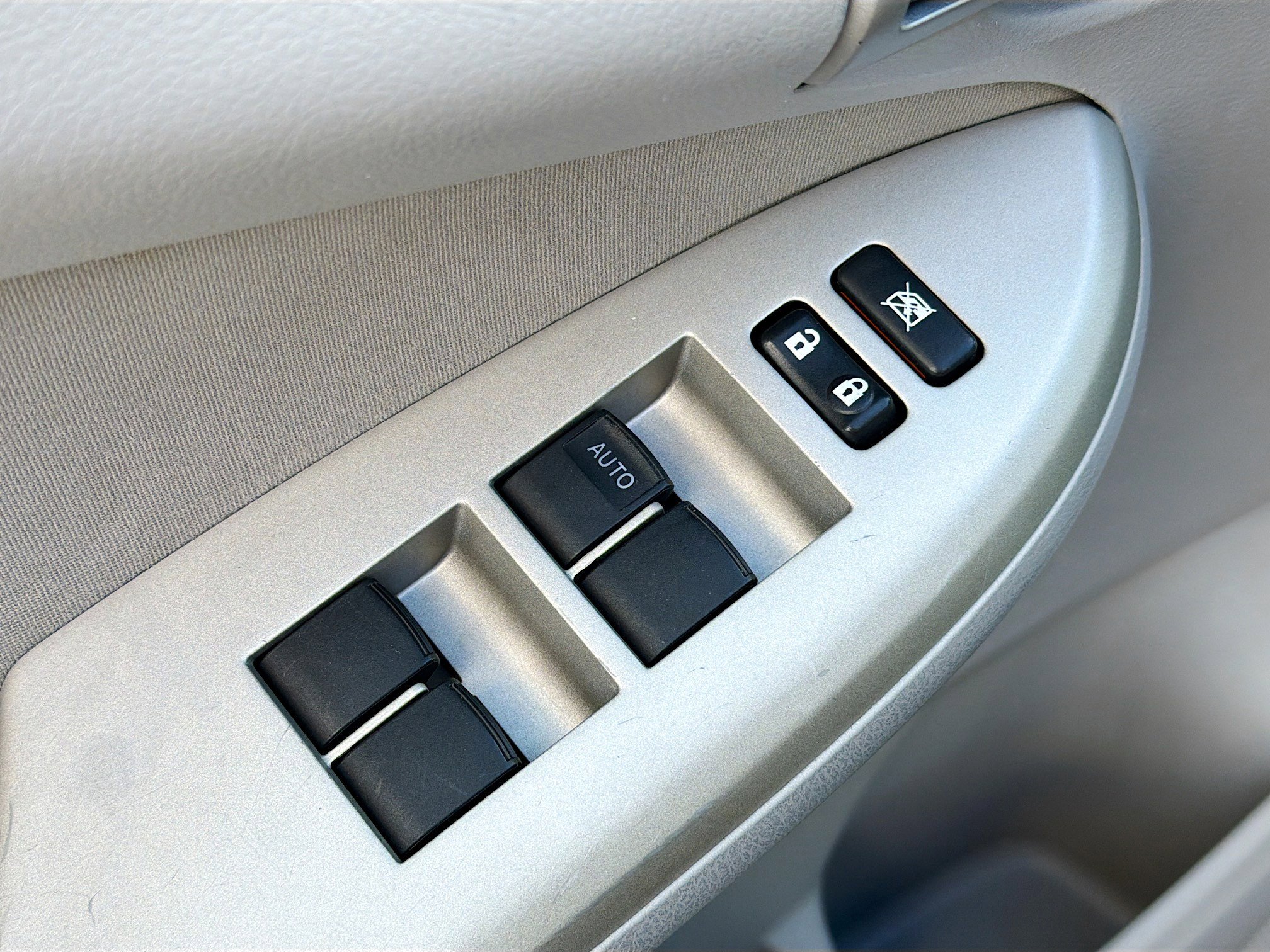 Used 2010 Toyota Corolla XLE image 7