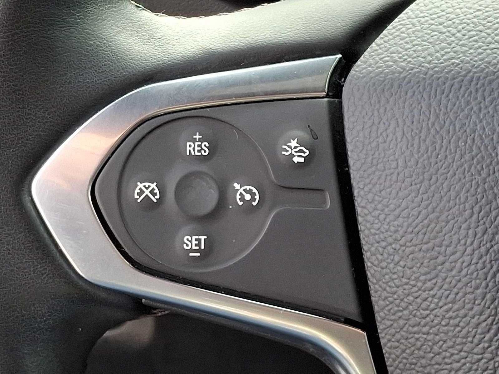 Used 2023 Chevrolet Traverse LT w/ LPO, Floor Liner Package AWD/4WD image 23