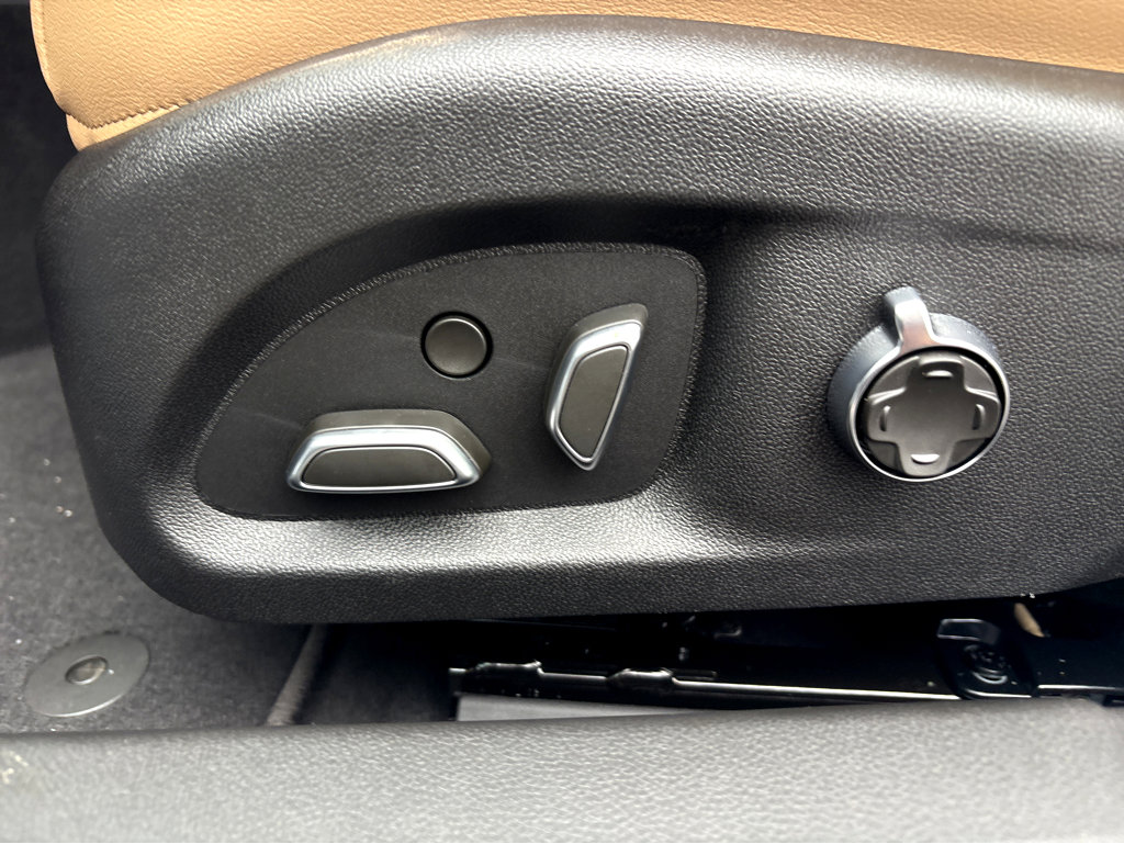 New 2025 Cadillac XT5 Luxury image 22