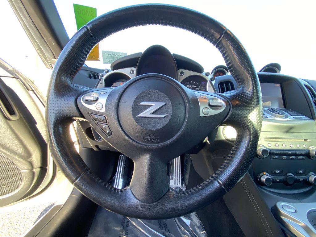 Used 2016 Nissan 370Z Touring image 22