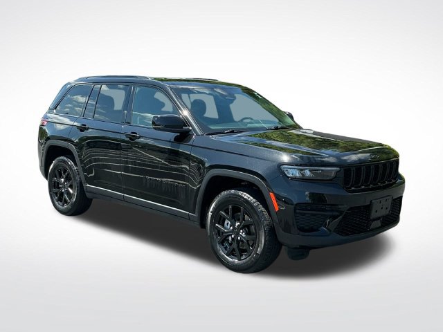 Used 2025 Jeep Grand Cherokee Altitude AWD/4WD image 10