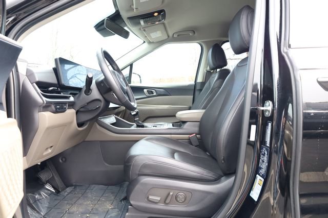 Certified 2025 Kia Carnival image 11