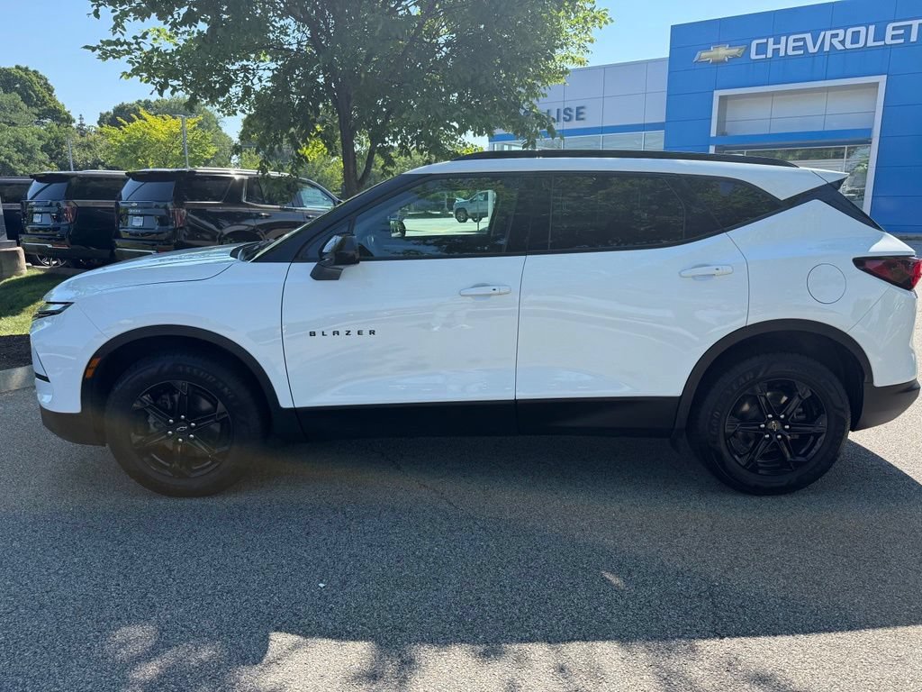 Used 2023 Chevrolet Blazer LT w/ Convenience Package AWD/4WD image 2