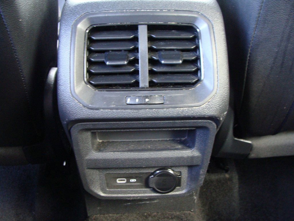 Used 2023 Volkswagen Tiguan SE image 31