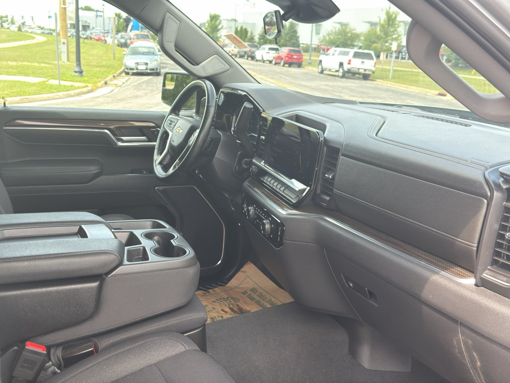 Used 2023 Chevrolet Silverado 1500 LT AWD/4WD image 27