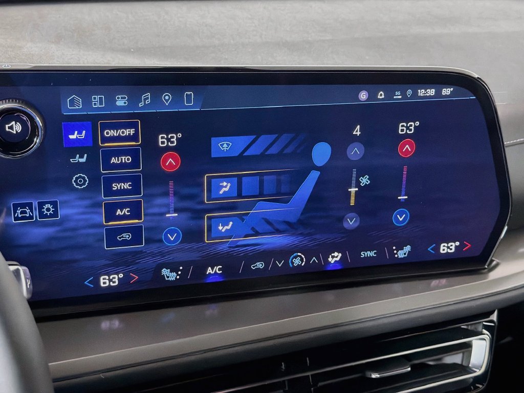New 2026 Chevrolet Traverse LT w/ Midnight/Sport Edition AWD/4WD image 16