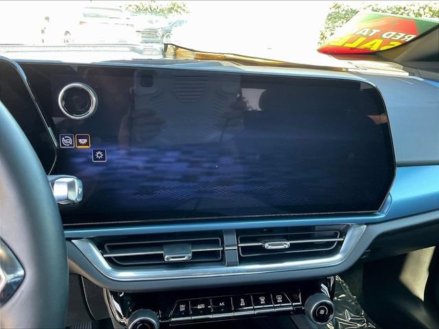 Certified 2024 Chevrolet Equinox EV LT w/ LPO, Active Package FWD image 17