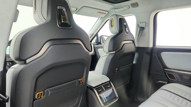 Used 2023 Rivian R1T Adventure image 29