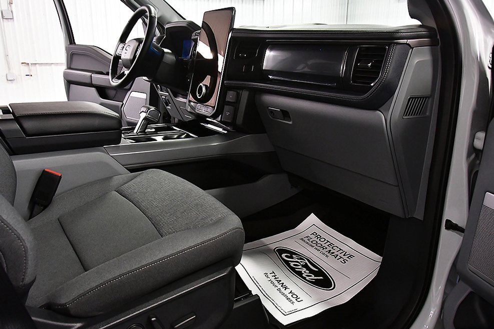 Used 2024 Ford F150 Lightning Flash image 32