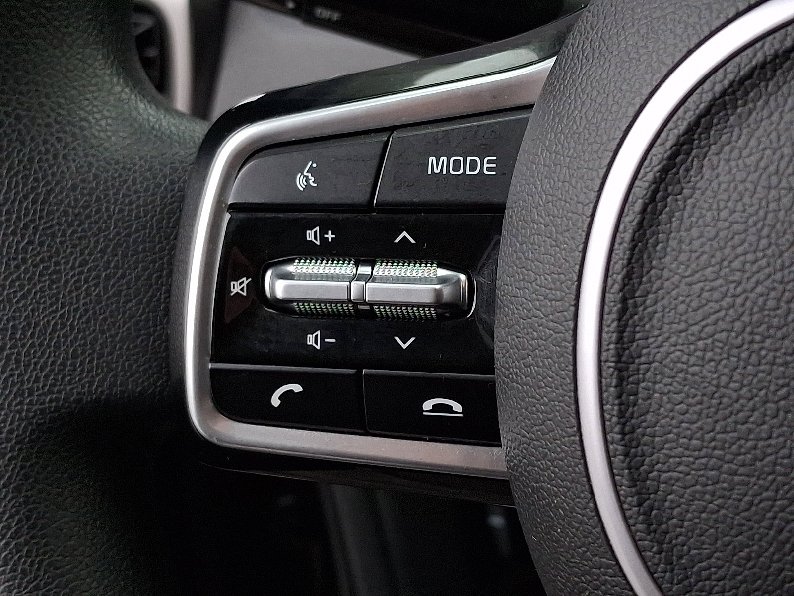 Used 2023 Kia Sorento LX image 20