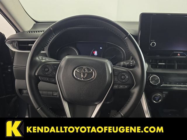 Used 2024 Toyota Venza LE AWD/4WD image 12