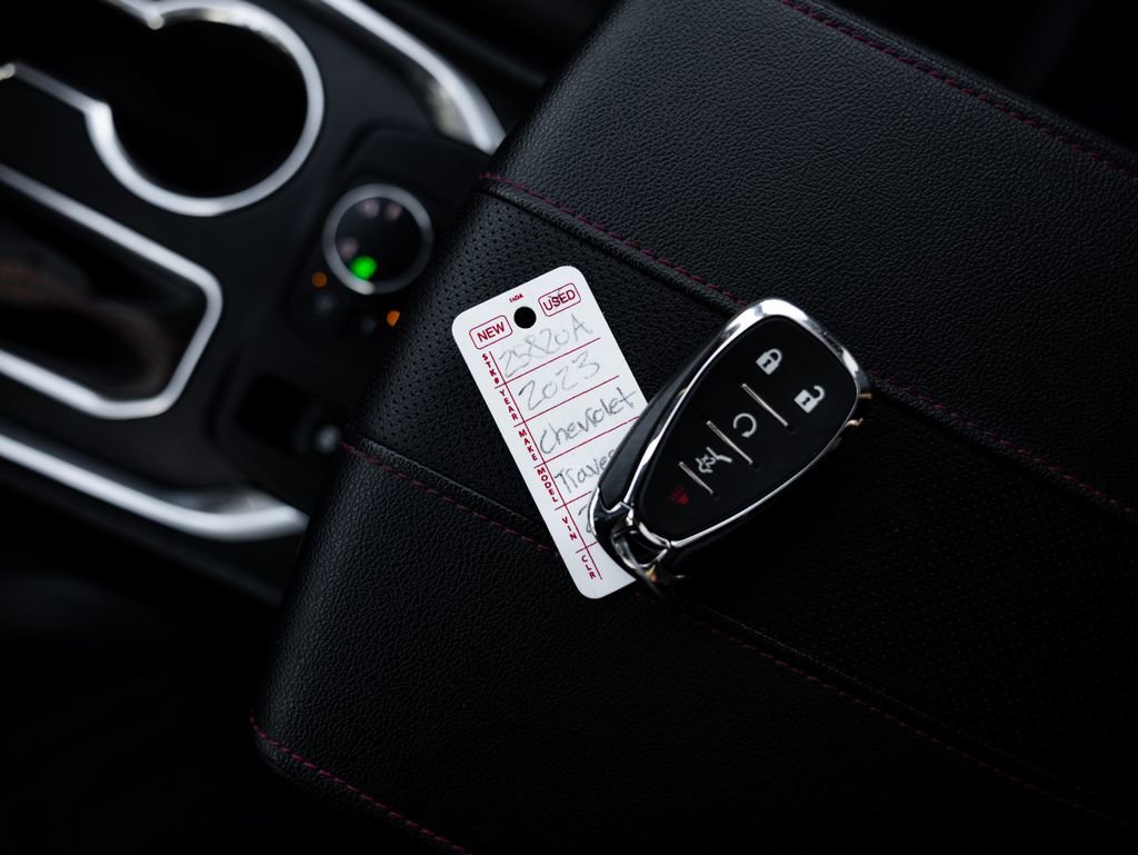 Used 2023 Chevrolet Traverse RS image 29