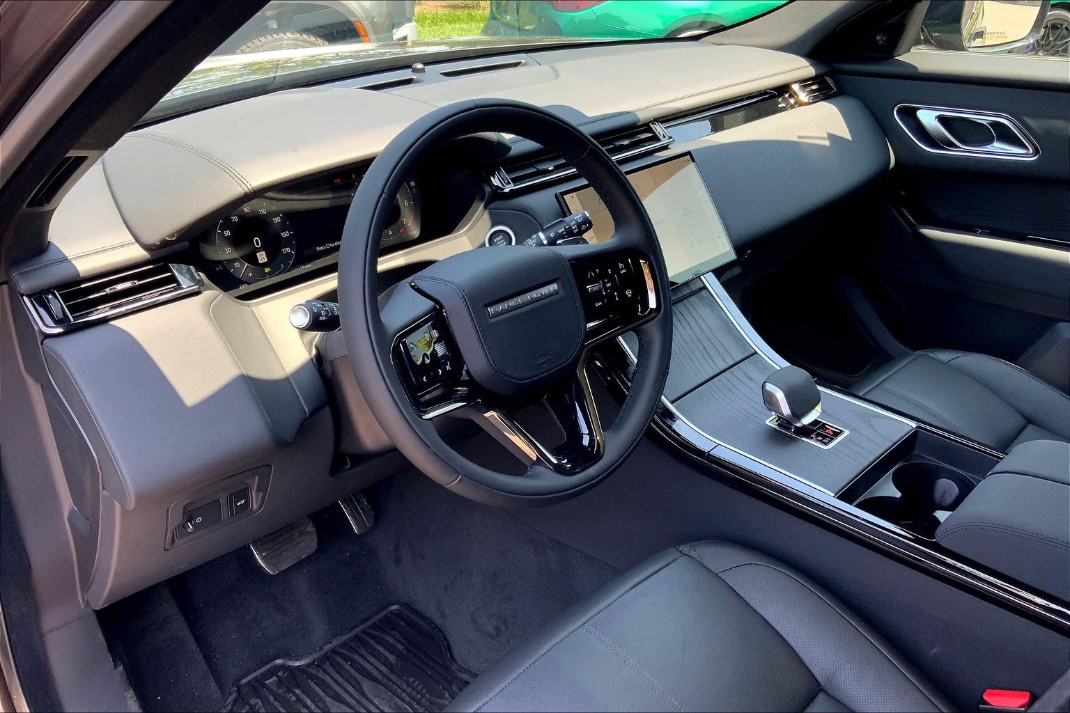 New 2026 Land Rover Range Rover Velar Dynamic SE image 8