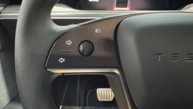 Used 2024 Tesla Model X image 31