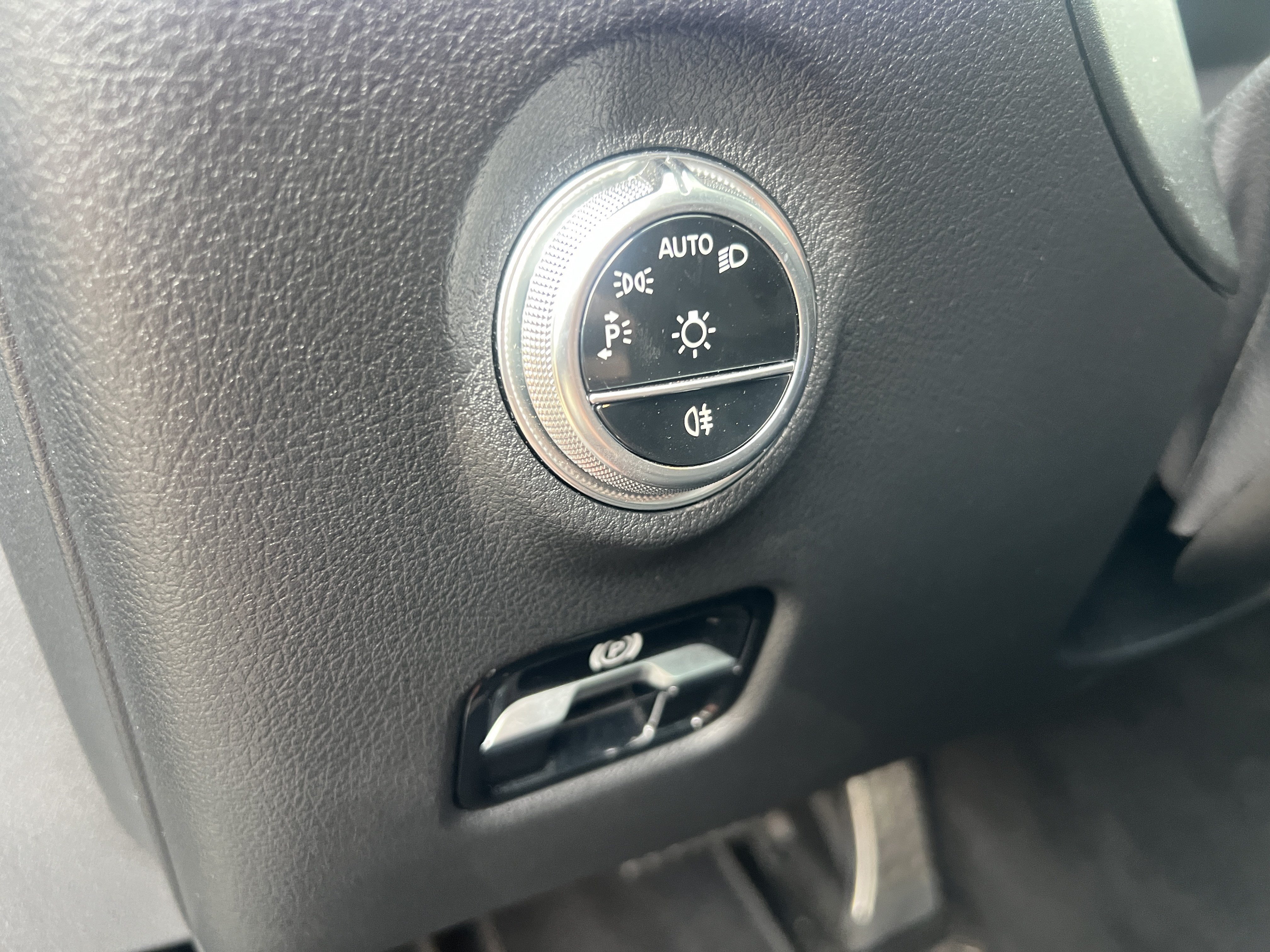 Used 2023 Mercedes-Benz C 300 Sedan image 17