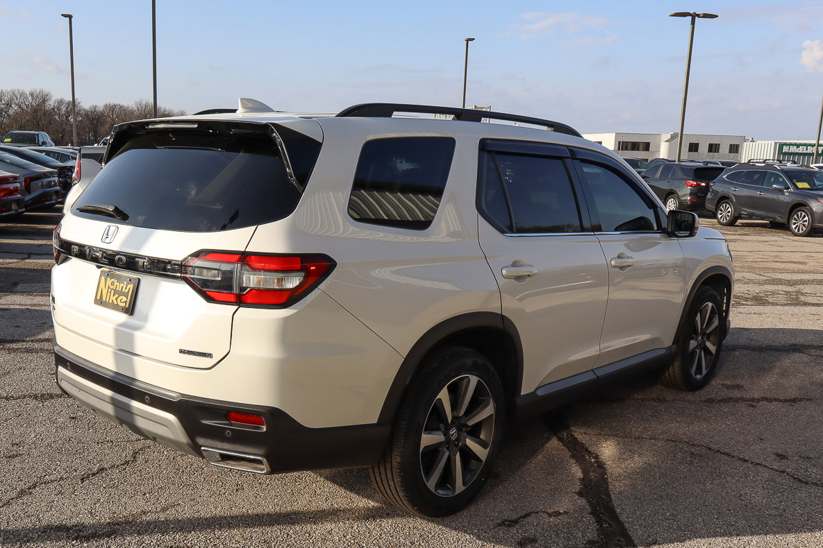 Used 2024 Honda Pilot Touring image 4