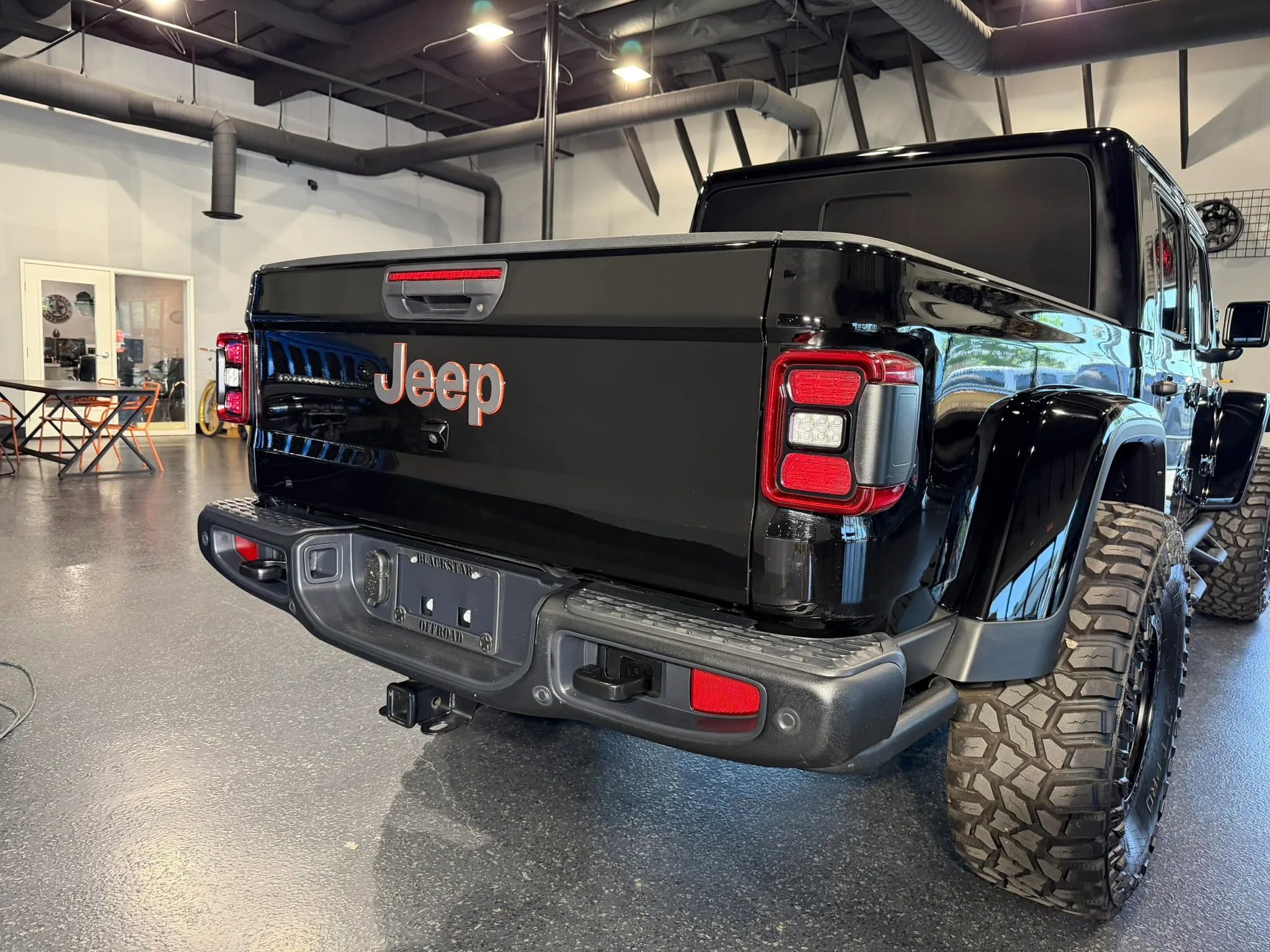 Used 2024 Jeep Gladiator Mojave AWD/4WD image 11