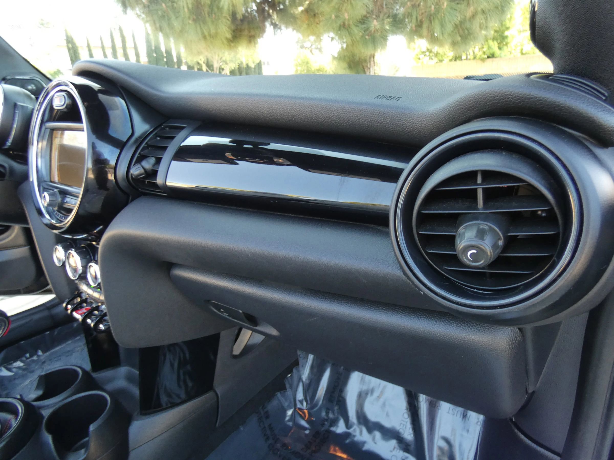 Used 2018 MINI Cooper S image 31