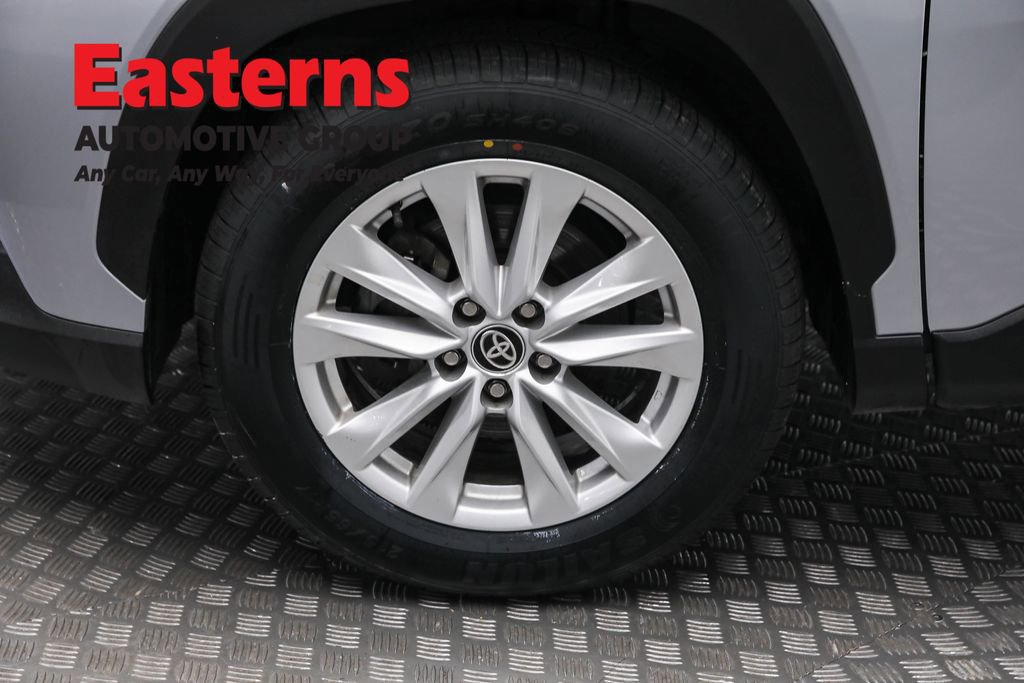 Used 2024 Toyota Corolla Cross LE image 32