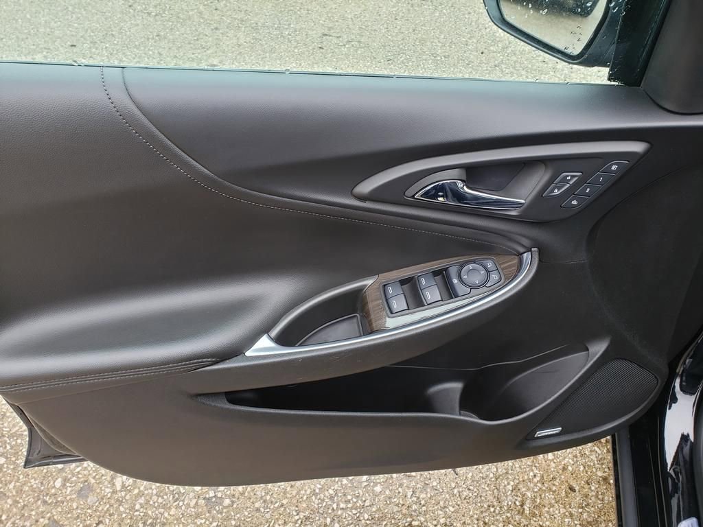 Used 2022 Chevrolet Malibu Premier FWD image 14