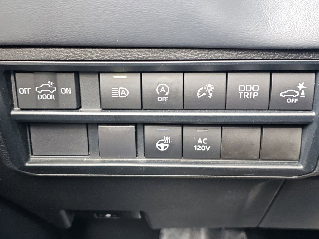 Used 2022 Toyota Tundra Platinum AWD/4WD image 16