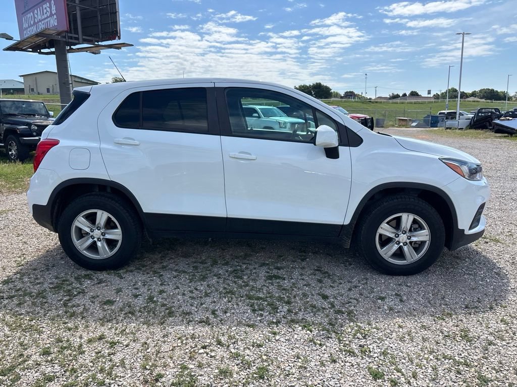 Used 2021 Chevrolet Trax LS w/ Tint and Cruise Package AWD/4WD image 5
