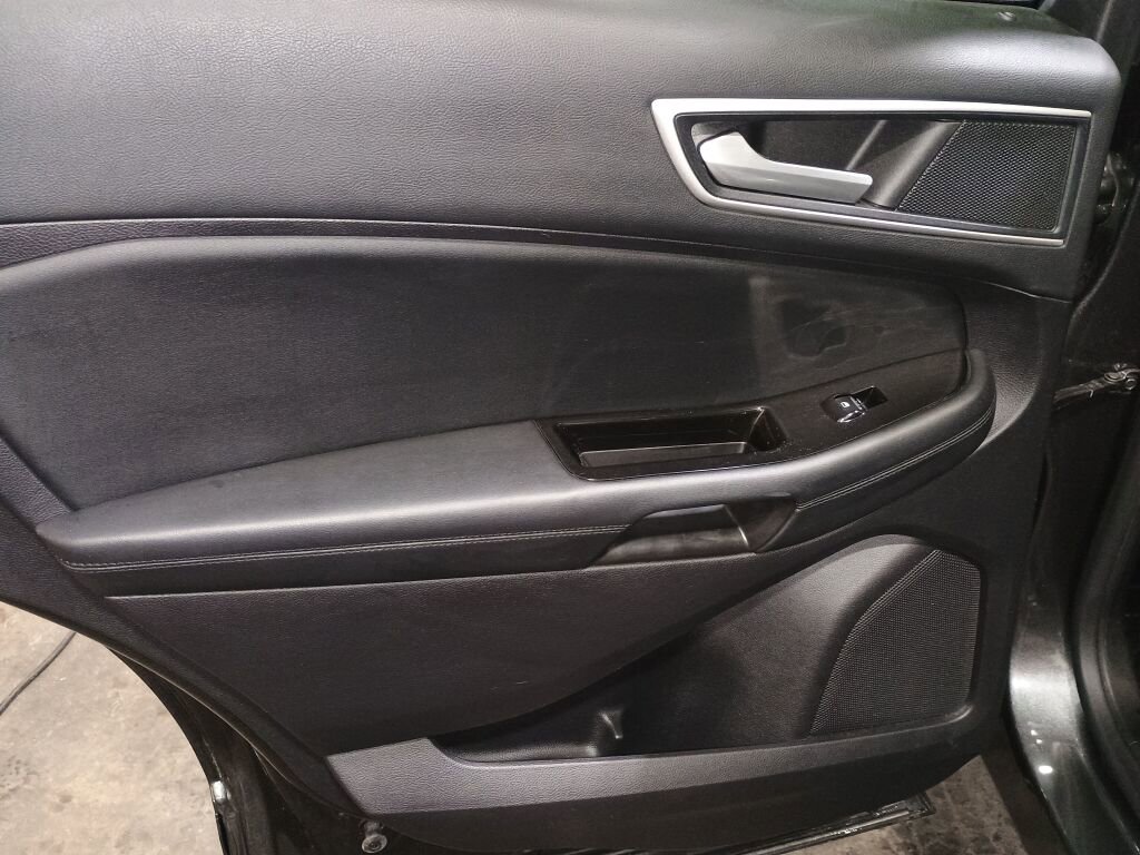 Used 2020 Ford Edge SEL w/ Convenience Package image 15