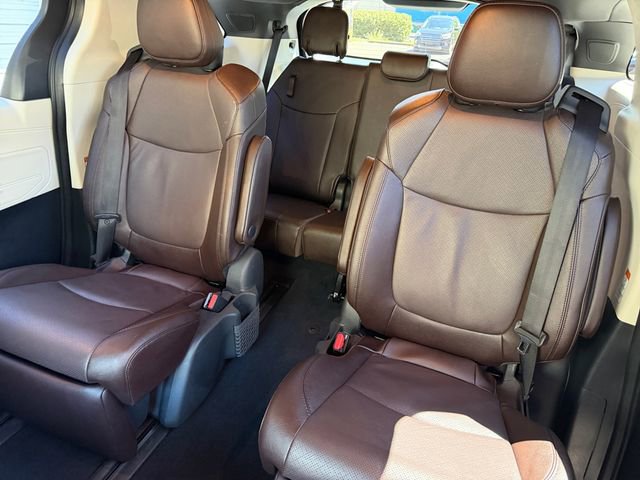 Used 2023 Toyota Sienna Platinum FWD image 13