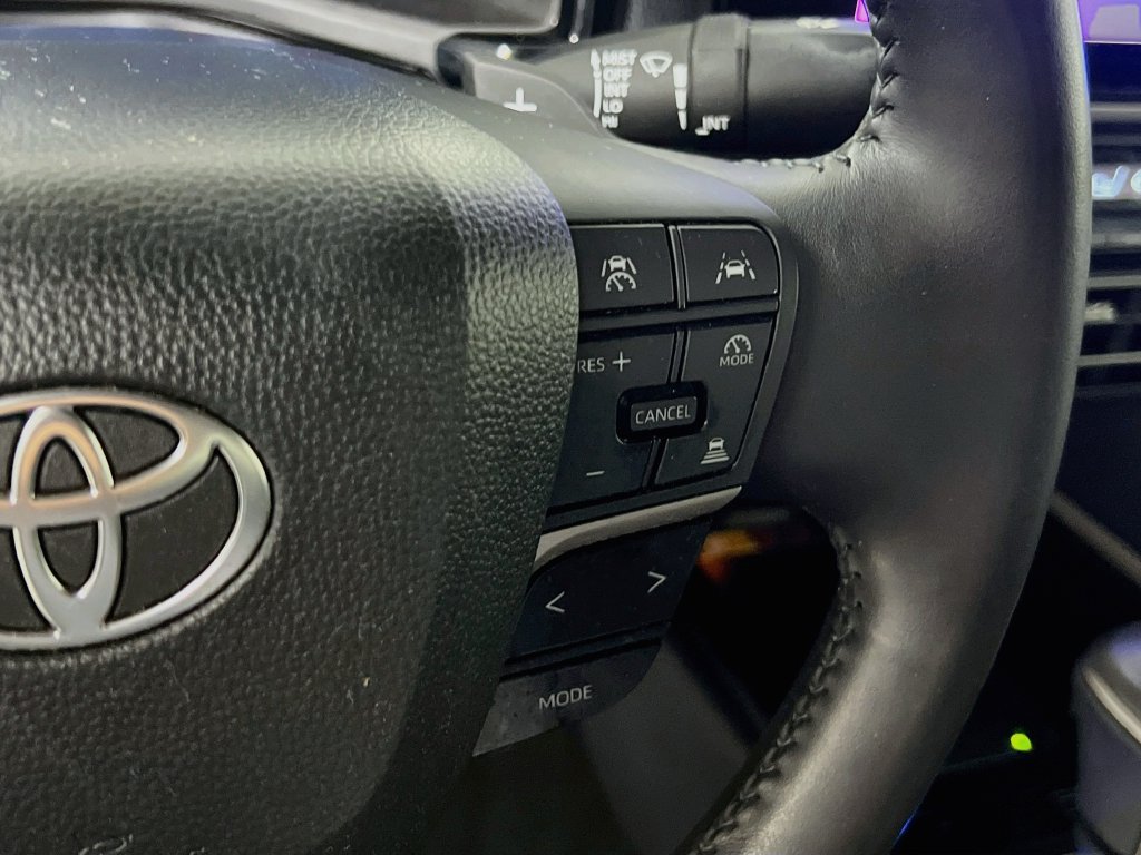 Used 2025 Toyota Camry XSE FWD image 17
