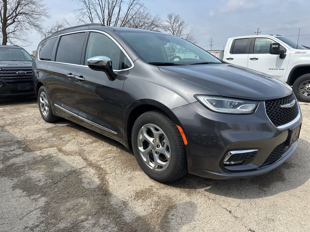 Used 2023 Chrysler Pacifica Limited image 7