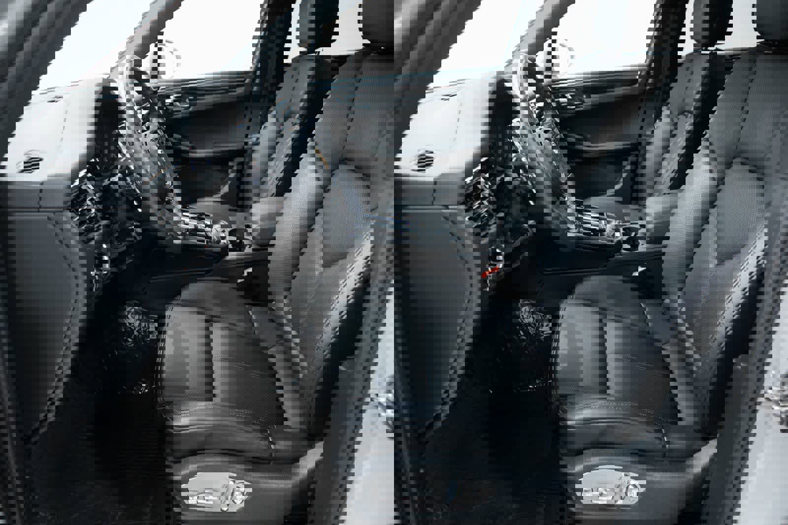 Certified 2026 Porsche Macan AWD/4WD image 23