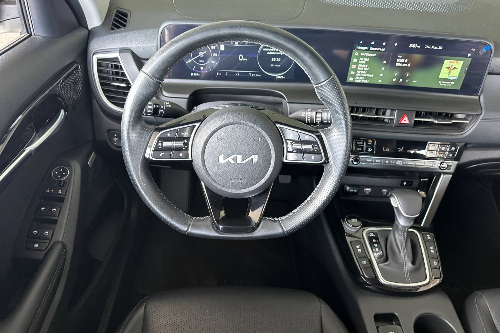 Certified 2024 Kia Seltos SX w/ SX Sunroof Package AWD/4WD image 11