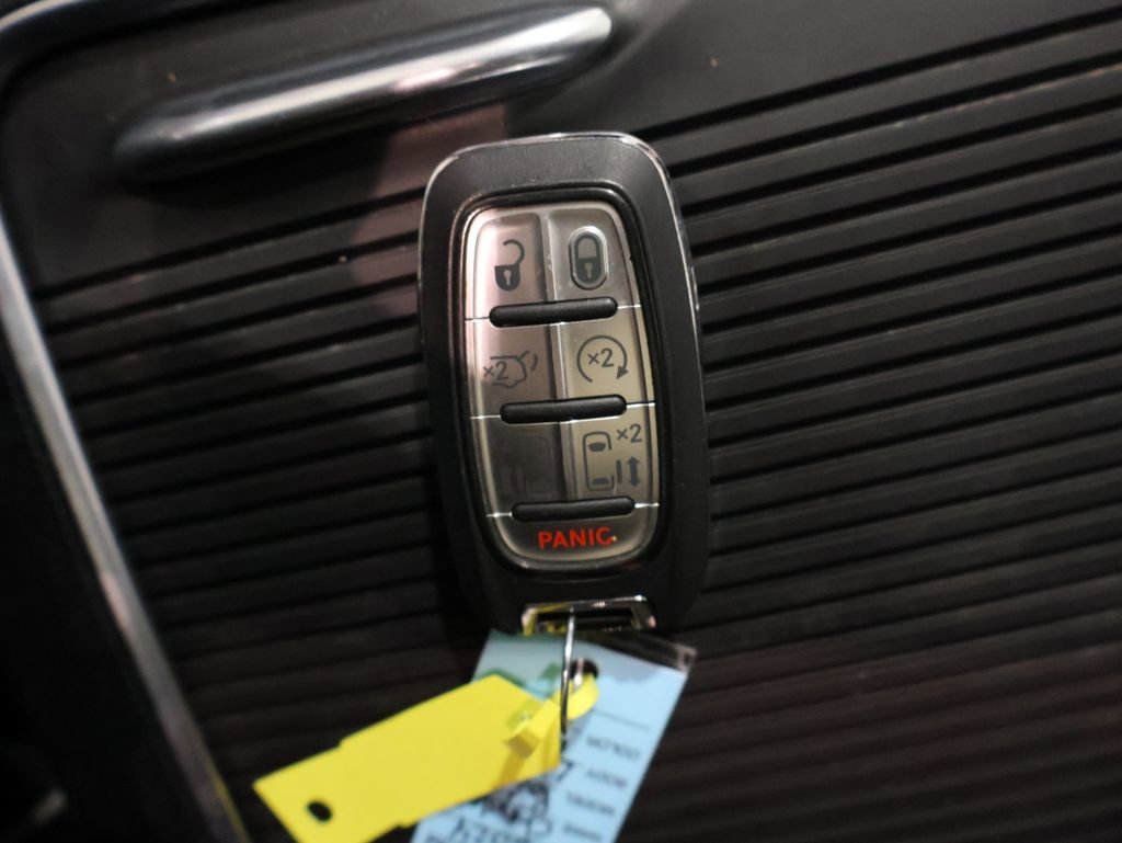 Used 2024 Chrysler Pacifica Limited image 29