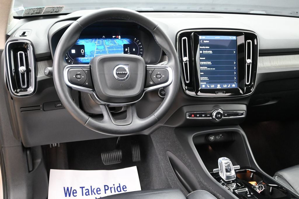 Used 2023 Volvo XC40 B4 Plus w/ Protection Package FWD image 23